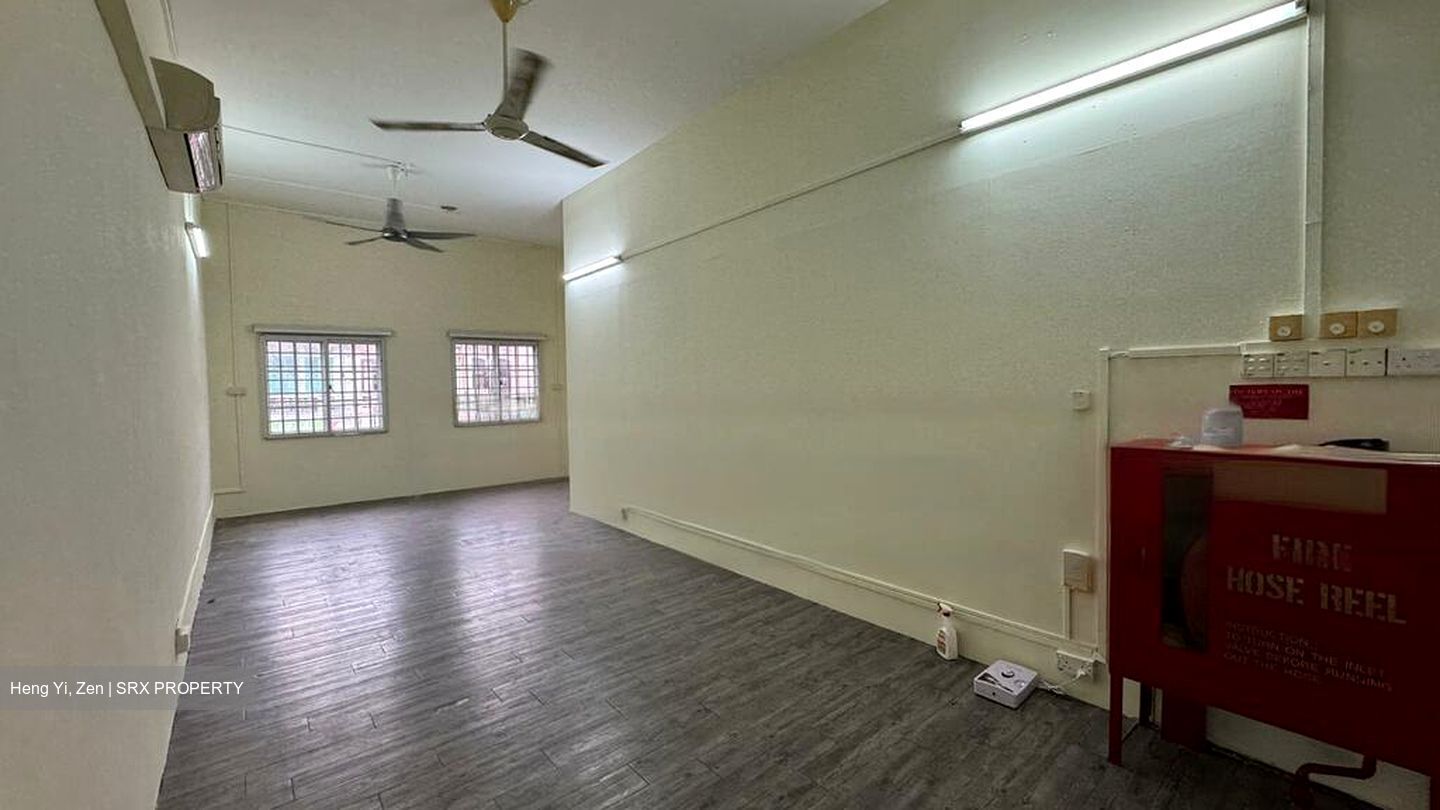 Jalan Besar (D8), Office #450951081